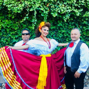 Reyna y su Trio Latin-Mariachi Band