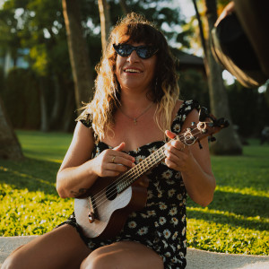 Ri Ri Hawaii - Singing Guitarist in Honolulu, Hawaii