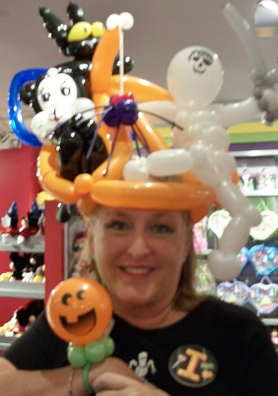 Hire RJ the Balloon Lady Balloon Twister in Kissimmee, Florida