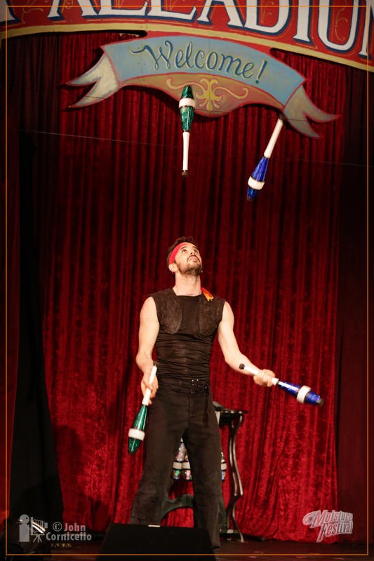 Gallery photo 1 of Roving Juggling 