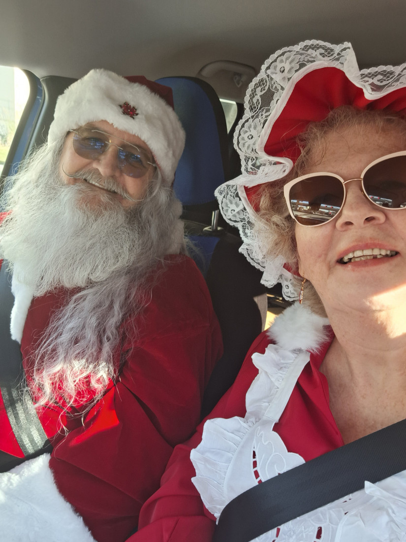Gallery photo 1 of Santa Long and Mrs. Claus