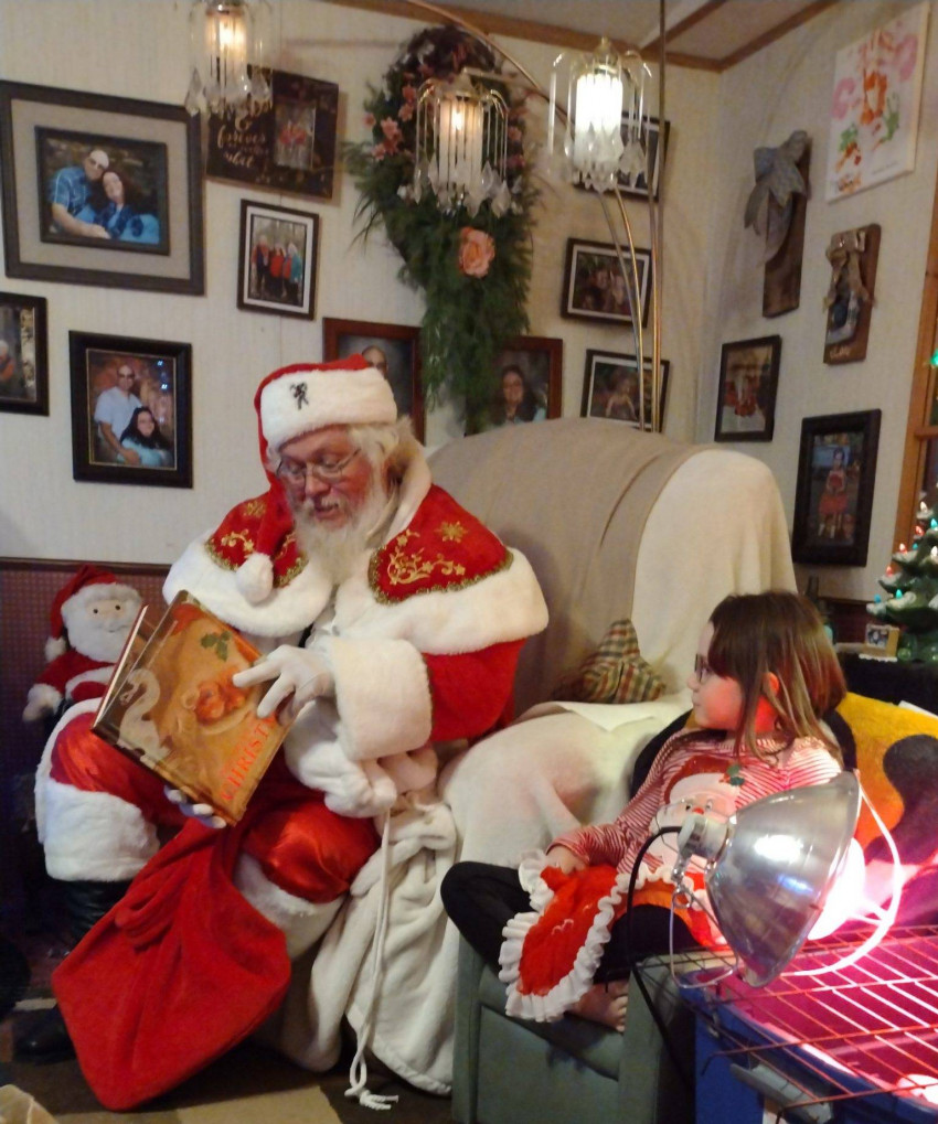 Gallery photo 1 of Santa and Mrs. Claus Knoxville