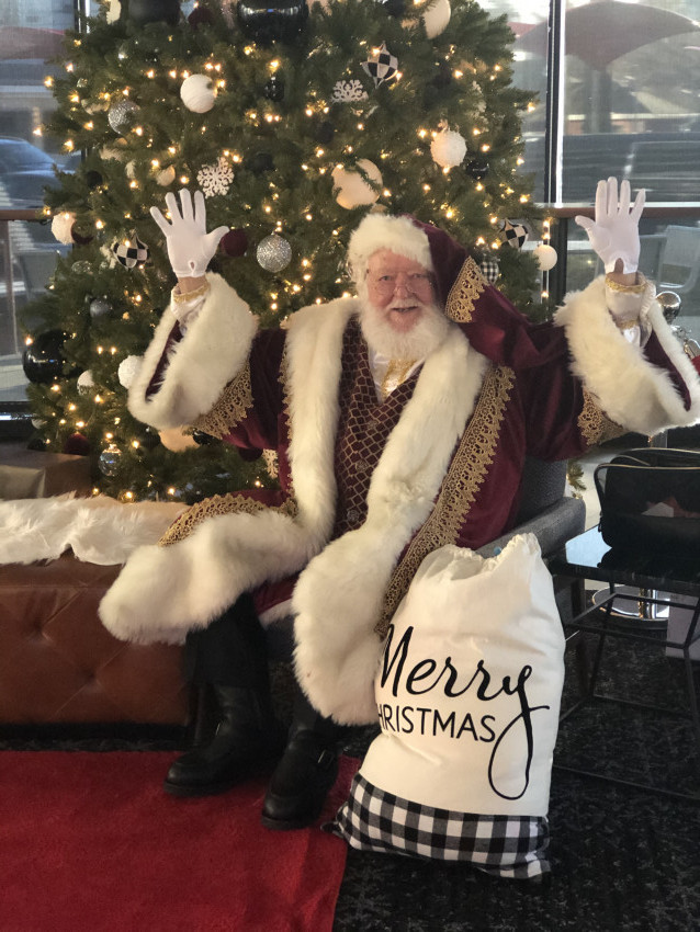 Gallery photo 2 of Santa Neal
