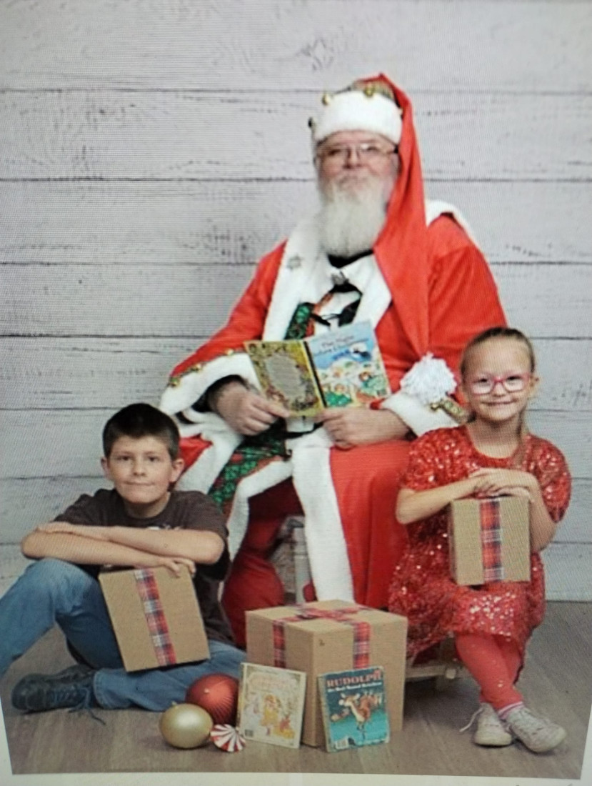 Gallery photo 1 of Santa Claus Shawn