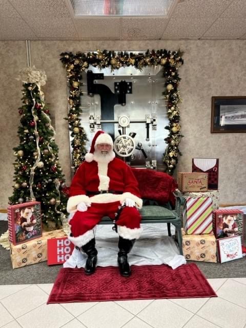 Gallery photo 1 of Santa Gary