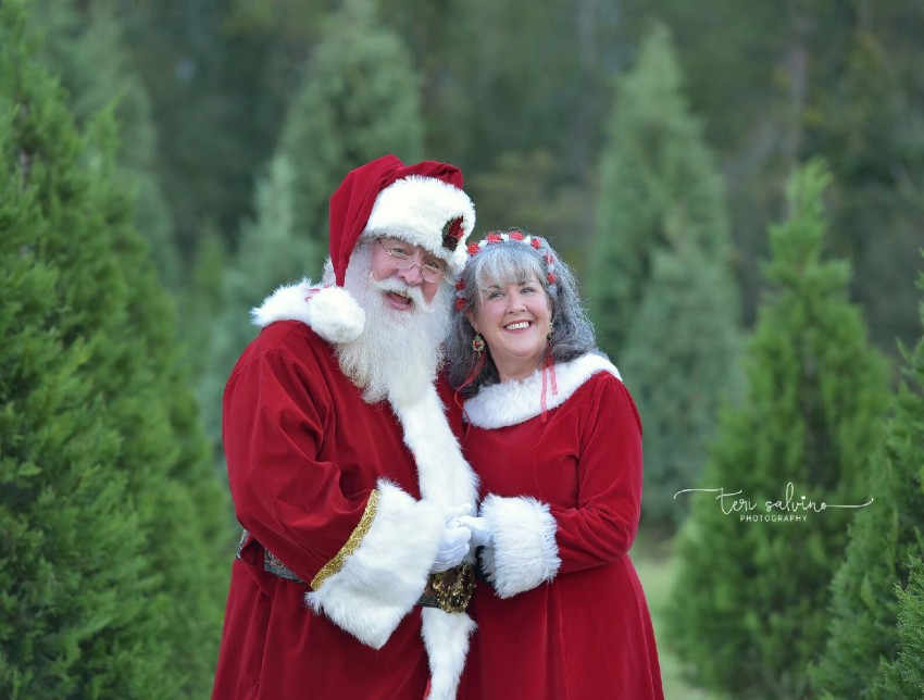 Gallery photo 2 of Santa John & Mrs. Claus