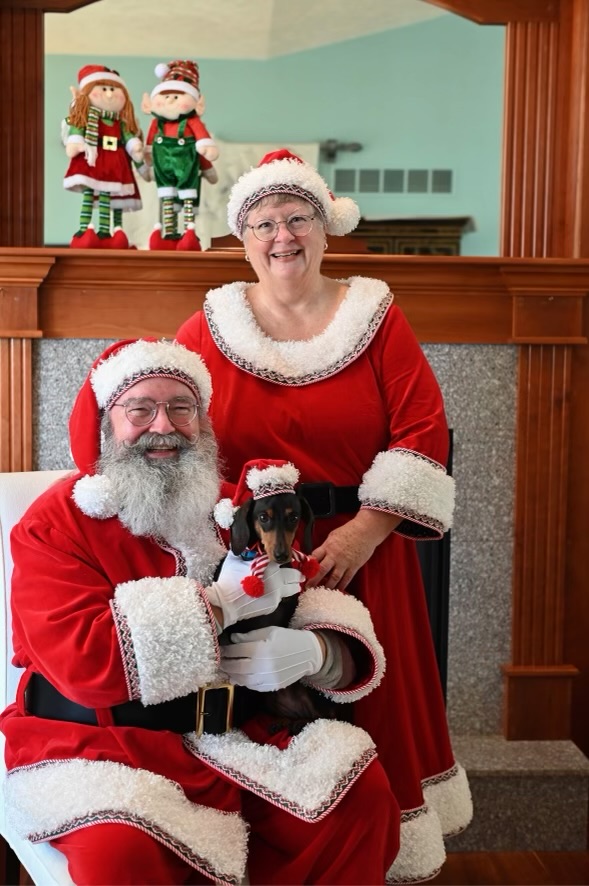 Gallery photo 1 of Santa & Mrs. Claus portrayers