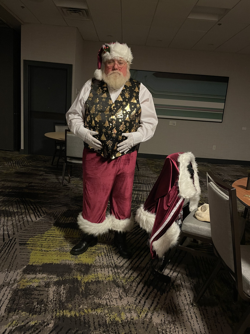 Gallery photo 1 of Santa Rich