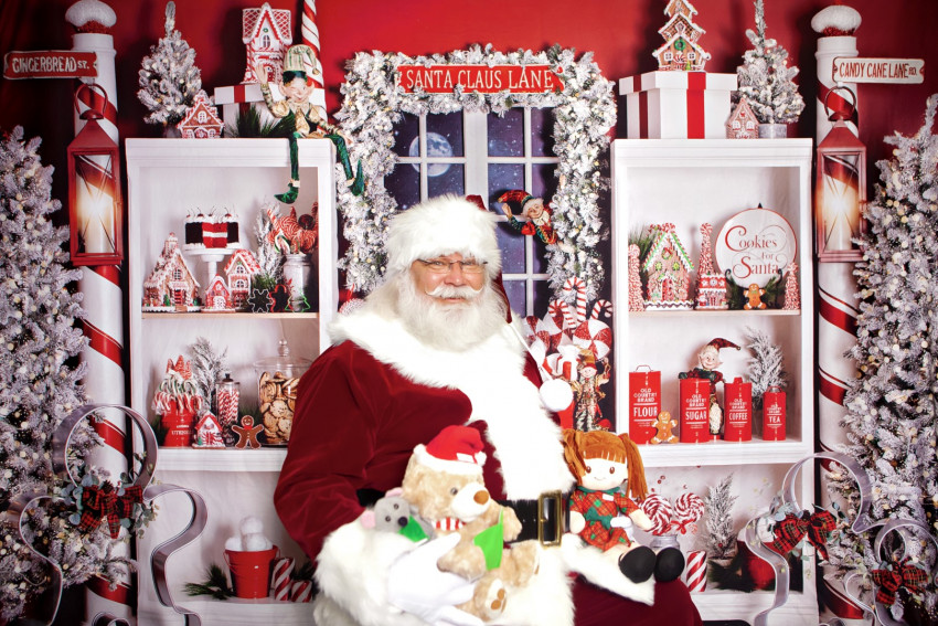 Gallery photo 1 of Santa Scott