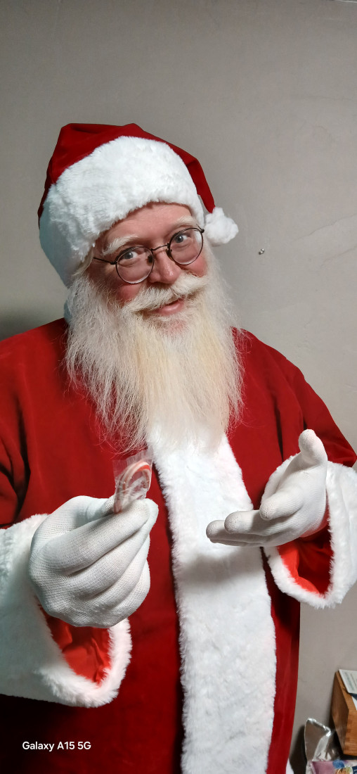 Gallery photo 1 of Santa Sean Black