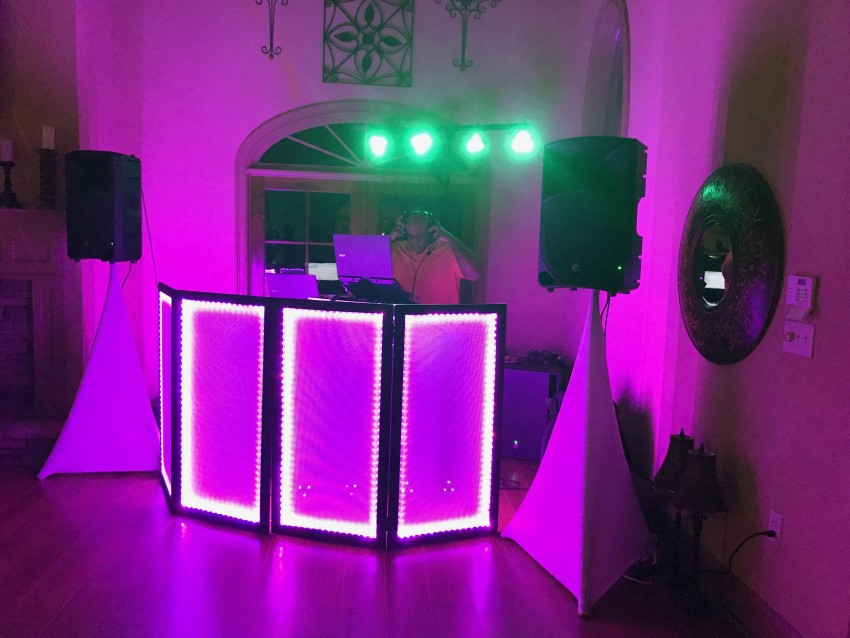 Gallery photo 1 of Sapid Music DJ Services