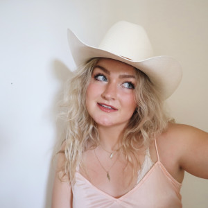Sarah Bossetti - Country Singer in Nashville, Tennessee