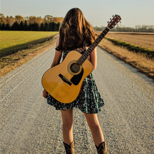 Sarah Holdyn - Singing Guitarist / Country Band in Austin, Minnesota