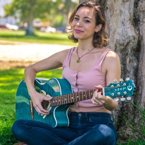 Sarah Lightman - Singing Guitarist / Street Performer in Boston, Massachusetts