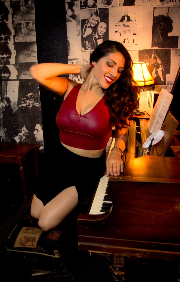 Gallery photo 1 of Scarlett Brais - Vocalist/Pianist