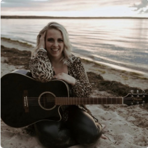 Shalaine Stebner - Country Singer in Ponoka, Alberta