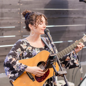 Shanny Mac - Singing Guitarist in San Diego, California