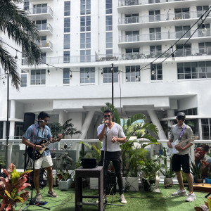 Singer show ( Chino D ) - Singing Guitarist in Miami, Florida