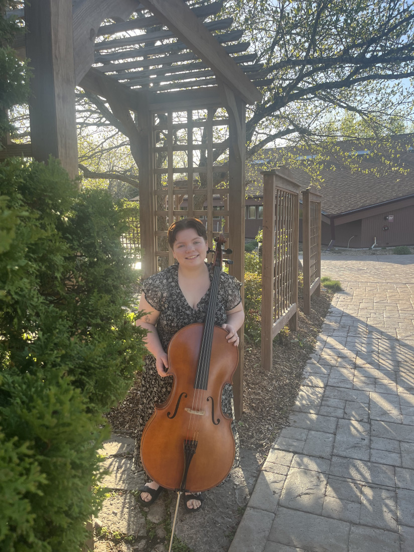 Gallery photo 1 of Skylar Niang- Cellist