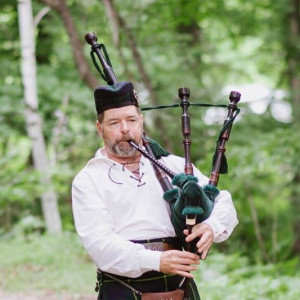Solo Bagpiping services