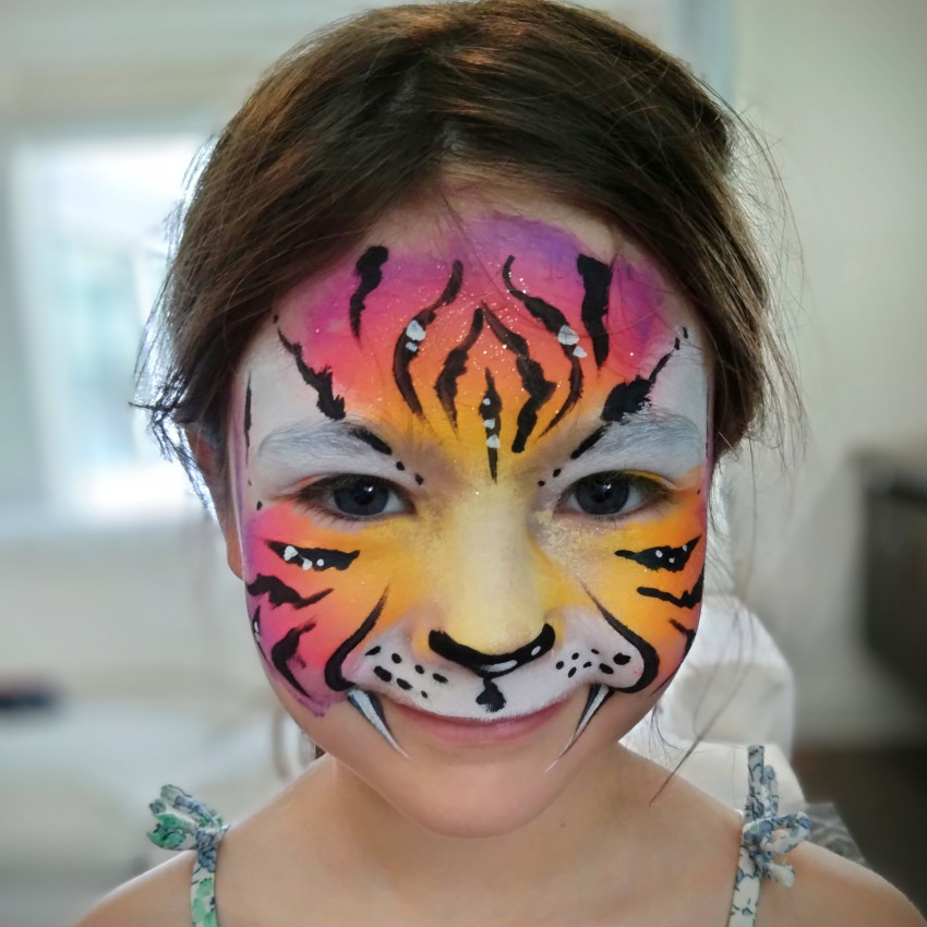 Gallery photo 1 of Sparkle Face Painting
