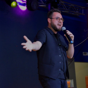 Standup in English or Spanish - Comedian in Livermore, California