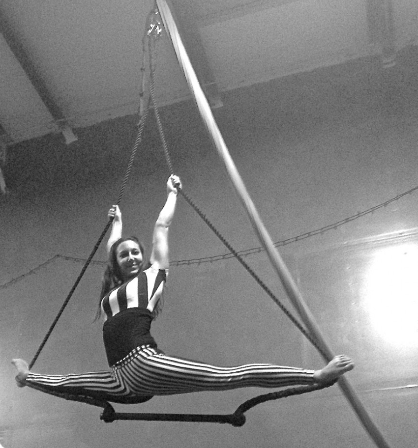Gallery photo 1 of Amber on Static Trapeze