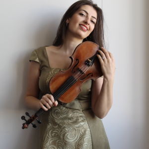 Stela Mkrtichian, Violinist