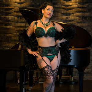 Stella Pearl - Burlesque Entertainment in Missoula, Montana