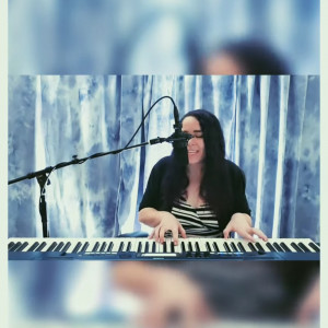 Stephanie Revers Music - Singing Pianist in Ortonville, Michigan