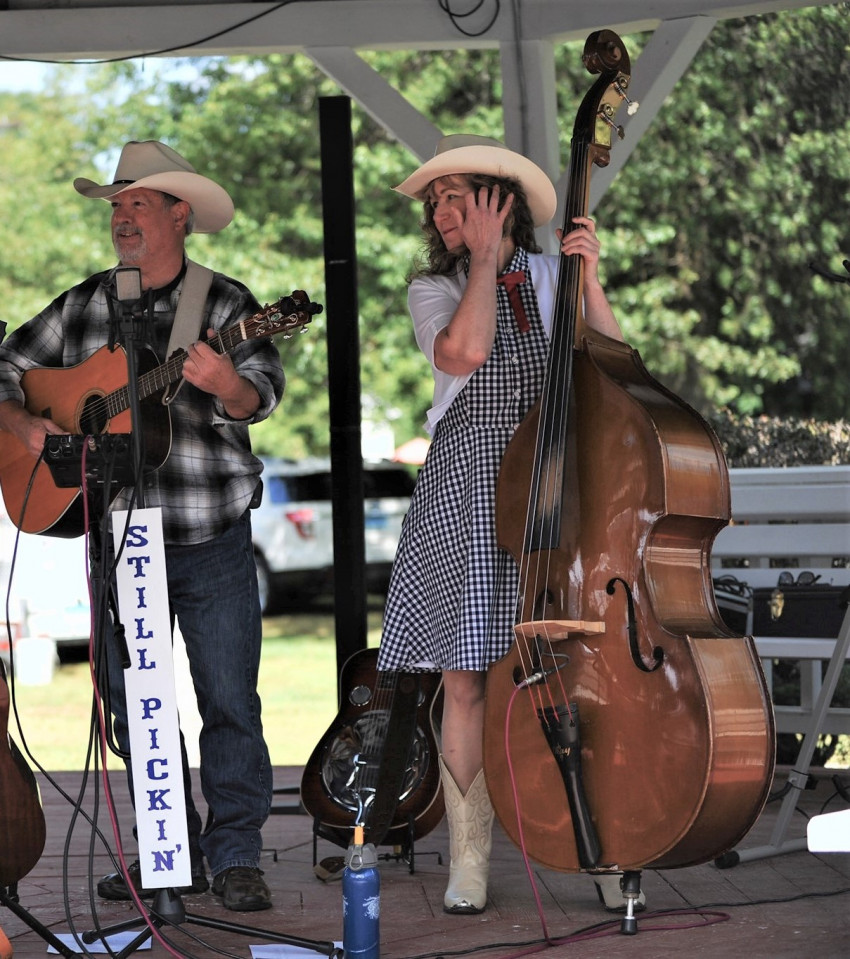 Gallery photo 1 of Still Pickin'