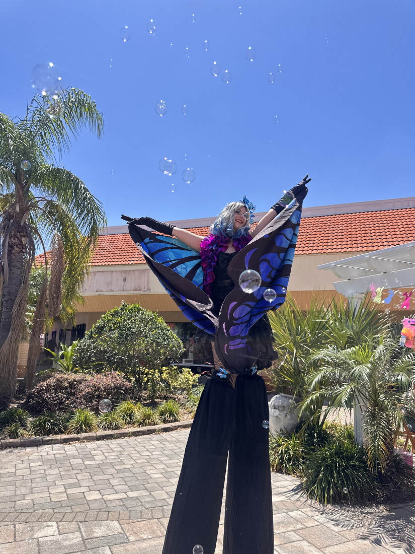 Gallery photo 1 of Stilt Walker Amber A Tampa Bay