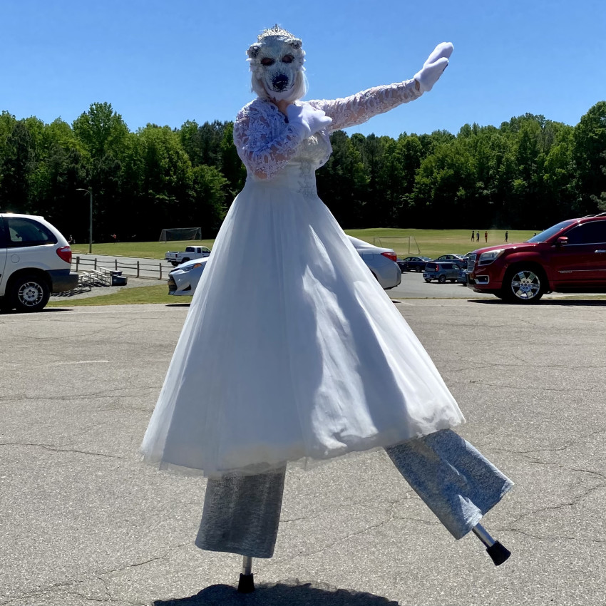 Gallery photo 1 of Stilt Walking North Carolina