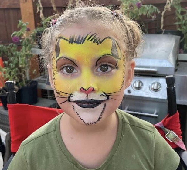 Hire Tango balloons & Facepaint Entertaiment Face Painter in Garland