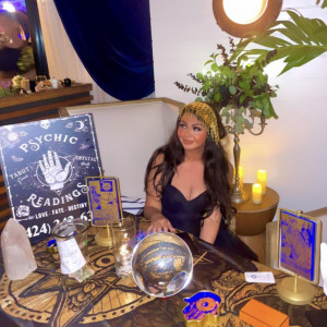 Tarot Card Palm and Energy Reading - Psychic Entertainment / Halloween Party Entertainment in Las Vegas, Nevada