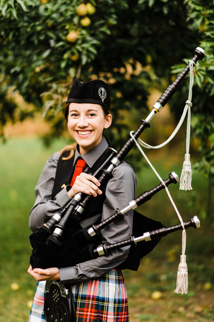 Gallery photo 1 of The Bonnie O Bagpiper