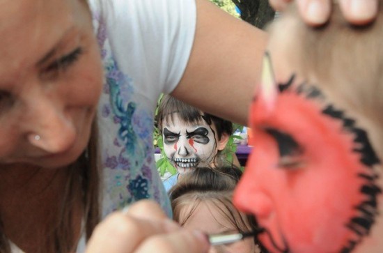 Gallery photo 1 of The Happy Face Painter
