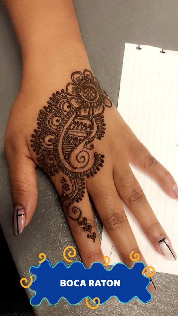 Hire The Henna Artist Farah Henna Tattoo Artist in Lake