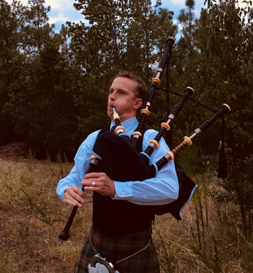 Gallery photo 1 of The Highland Piper
