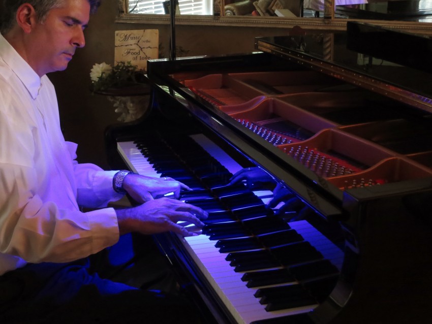 Gallery photo 1 of The Soothing Piano Melodies of Martin Lacasse