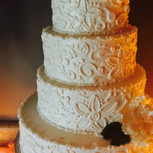 The Uptown Bakery - Wedding Cake Designer in Bellevue, Nebraska