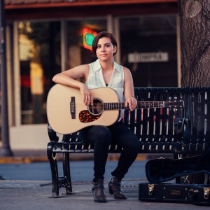 Tina Ván - Singing Guitarist in San Juan, Texas