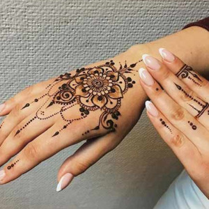 Touch of Henna by: Anam 