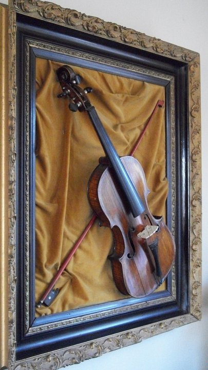 Gallery photo 1 of Twins with violins