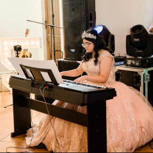 ValEntine - Singing Pianist in Broken Arrow, Oklahoma