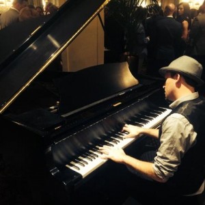 Victor Johnson - Pianist / Holiday Party Entertainment in Minneapolis, Minnesota