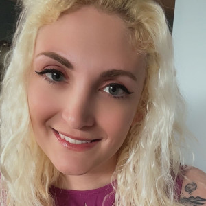 Violet Nova - Karaoke Singer / Children’s Music in Aurora, Illinois