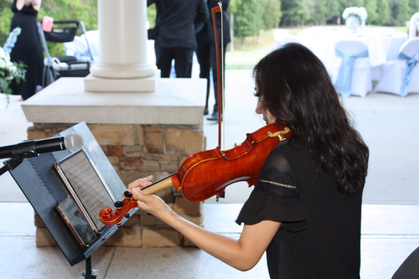 Gallery photo 1 of Amanda Gentile, Violinist