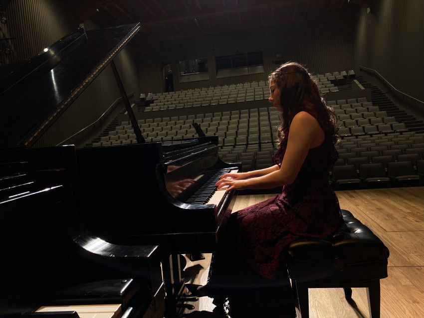 Gallery photo 1 of Wedding and Services Pianist