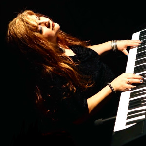 Wild Woman At The Piano - Singing Pianist in Orlando, Florida